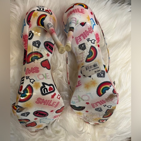 Aldo Sandyy Emoji Graffiti Love Rainbow Heart heels - Picture 5 of 5